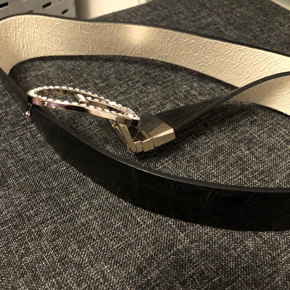 Guess belt - Reversible!! - Picture 4 of 4
